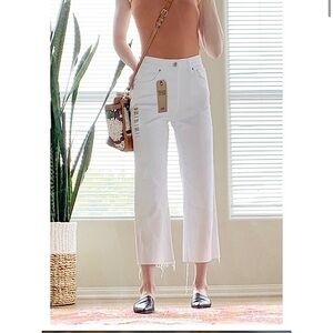 White Levi’s - Mile High - Wide Leg Crop Size: 29
